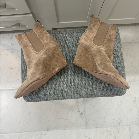 VERONICA BEARD Pointed Toe Wedge Iluska Bootie  Latte Suede 7 RETAIL $550 - Picture 14 of 15